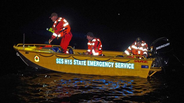 SES workers search for a missing canoeist at Pejar Dam, near Goulburn.