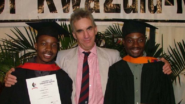Dysfunctional family ... Peter Roebuck with Psychology Maziwisa and his brother Immigration in an image from Roebuck’s website.