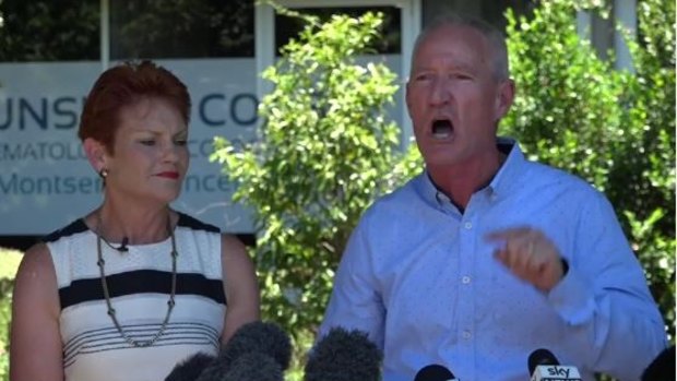 Steve Dickson announces his defection to One Nation with Pauline Hanson.