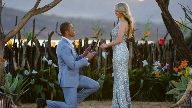 Blake Garvey proposes to Sam Frost on <i>The Bachelor</i>.