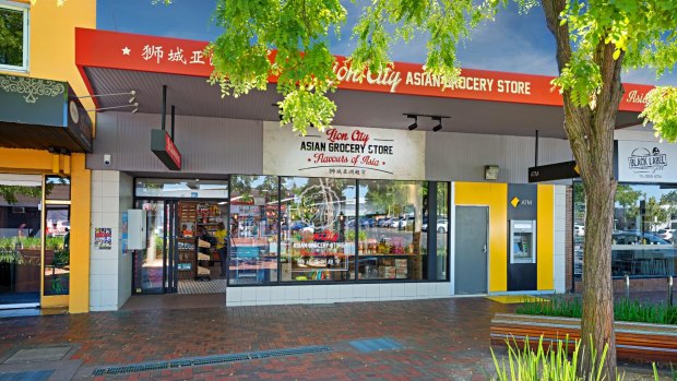 Demand for strip retail investments remains strong. An investor has paid $2.14 million at auction on a tight 3.4 per cent yield for a shop at 15 Centreway in Mount Waverley?