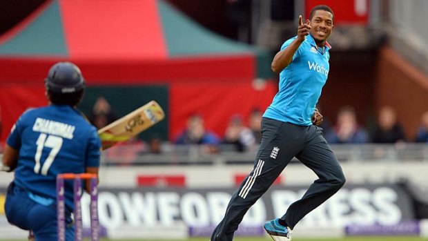 England's Chris Jordan (R) celebrates after taking the wicket of Sri Lanka's Dinesh Chandimal.