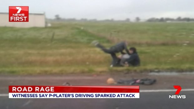 Terrifying footage has emerged of a violent road rage brawl on a busy Dandenong highway.  