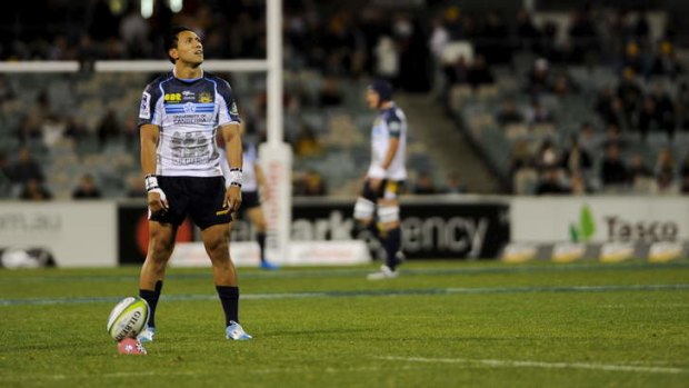 Christian Lealiifano lines up a goal kick on Friday night.