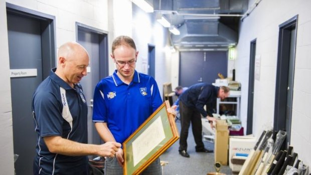 Ben Ryan and Cameron Walter look at the rare discovery: a 1948 team sheet signed by Don Bradman's touring team, The Invincibles.
