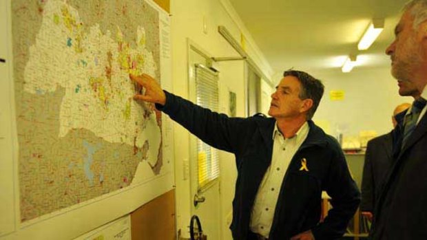 DSE Chief fire officer Ewan Waller visits the DSE Incident control centre in Sebastopol.