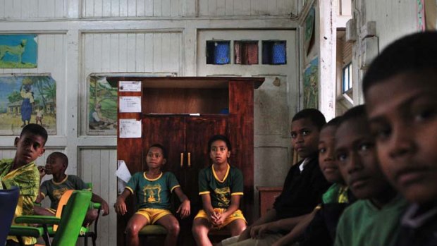 School children during an NRL visit.