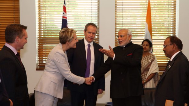 Tanya Plibersek and the Opposition Leader, Bill Shorten, greet the Indian Prime Minister, Narendra Modi.