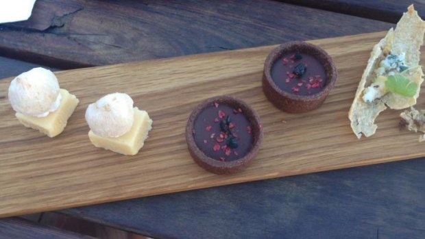 The chocolate tartlet and coconut fudge