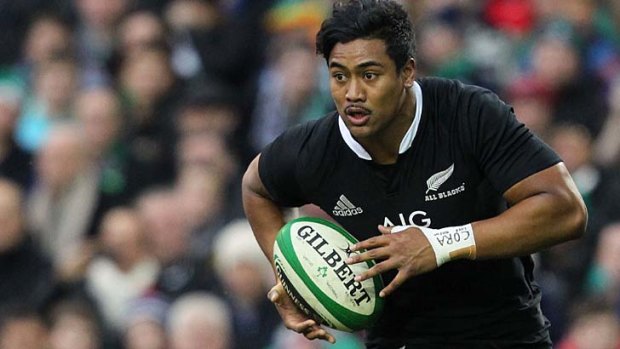 Julian Savea scores a try for the All Blacks against Ireland.