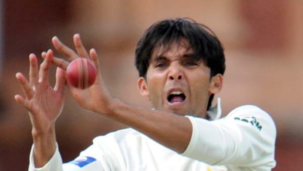 Suspect action ... Mohammad Asif is also accused of bowling deliberate no-balls in line with the predictions of the alleged  middleman, Mazhar Majeed.