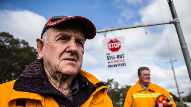 Former CFA captain Graeme Pearce (left), from Mandurang, and Brendan Drechsler, captain of the Sedgwick fire brigade.