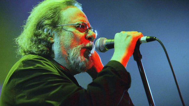 Tommy Ramone performs on stage during The Ramones Cancer Benefit in 2004 in New York.