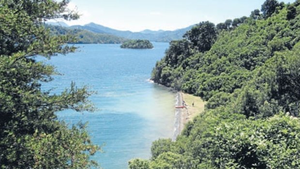 Bob’s Bay, just a short
walk from Shelley
Beach at the harbour
end of Picton Marina.