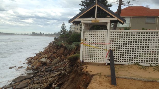 Houses teeter on the edge of a cliff after the Collaroy storm disaster. 