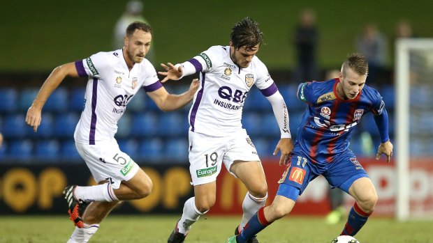 Andrew Hoole of the Jets controls the ball ahead of Joshua Risdon and Rostyn Griffiths of Perth Glory at Hunter Stadium on Monday.