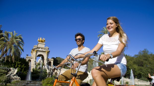 Easy ride: Cyclists at the Cascada Fountain  in Parc de la Ciutadella.
