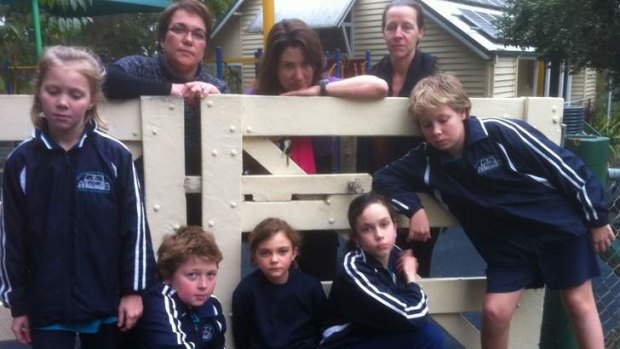 Parents and students call on Education Queensland to keep Old Yarranlea School at Mt Gravatt open.