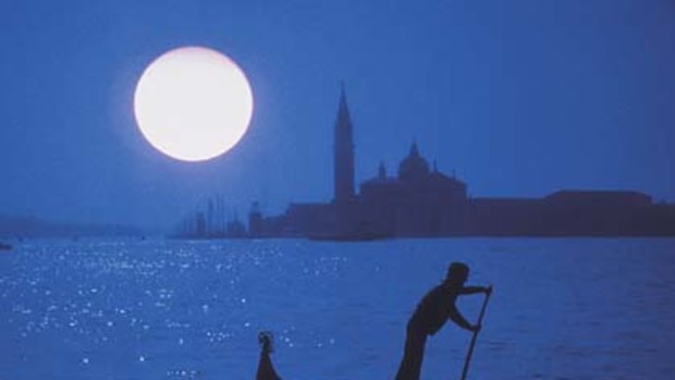 ight moves ... a gondolier glides by in the moonlight.