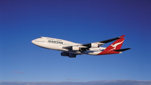 Quantas Boeing 747-400 has a 2-4-2 cabin configuration. 