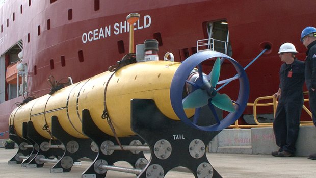 The Bluefin-21 autonomous underwater vehicle is prepared for loading on to the Ocean Shield.