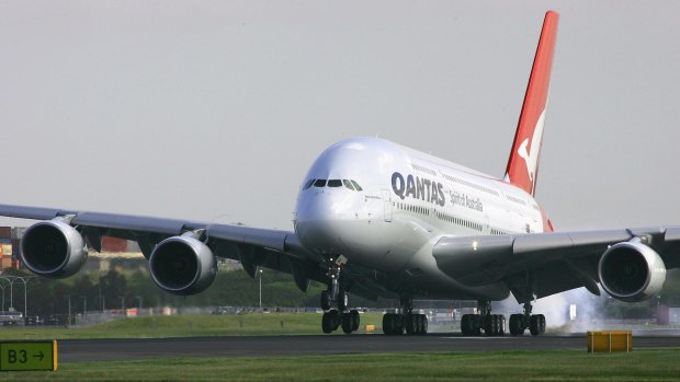澳航a380,世界上最大的客机,在其Sydney-Dallas路线,世界上最长的不间断飞行。