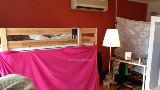  A bunk bed set up in the living room of a Bourke Street apartment advertised on a Korean-language website for $120 a week with a $300 deposit.