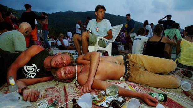 The morning after ... sleeping on the beach is typical after a Full Moon Party.