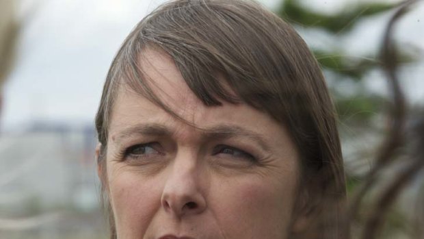Attorney-General Nicola Roxon says the government is unable to contact the three Australians on the Shonan Maru No.2.