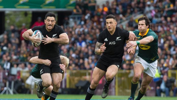 New Zealand's Nehe Milner-Skudder runs through the South African defence in the game he sustained a Test season-ending shoulder injury.
