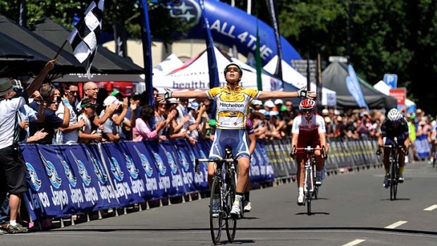 Easy rider: Melissa Hoskins wins the elite women's race in the Mitchelton Bay Classic at Williamstown.