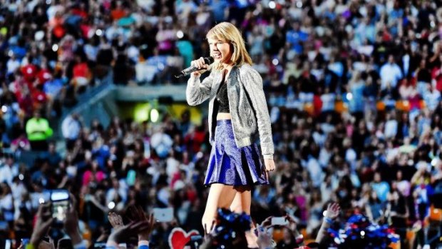 Taylor Swift performs during her 1989 World Tour live at Heinz Field on June 6, 2015 in Pittsburgh, Pennsylvania.