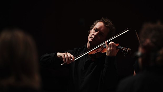 Richard Tognetti in solo and conducting roles with the Melbourne Symphony Orchestra.