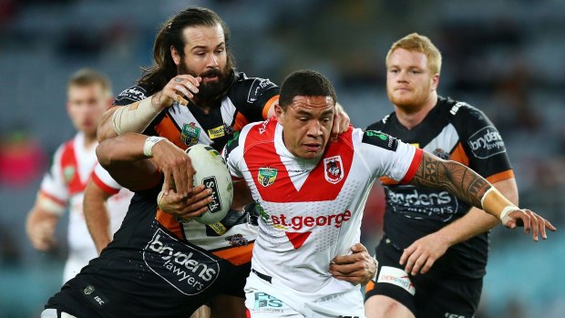 Tyson Frizell is hoping to inspire his fellow Dragons in order to make the NRL play-offs.