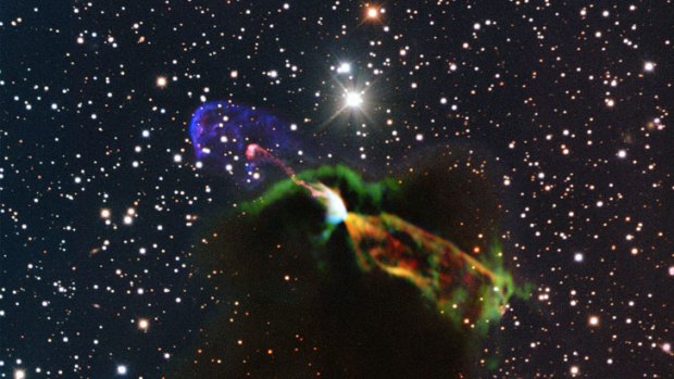 Herbig-Haro object HH 46/47: The ALMA observations (orange and green, lower right) of the newborn star reveal a large energetic jet moving away from us, which in the visible is hidden by dust and gas. To the left (in pink and purple) the visible part of the jet is seen, streaming partly towards us.