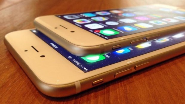 Apple's 4.7-inch iPhone 6 resting on the 5.5-inch iPhone 6 Plus.