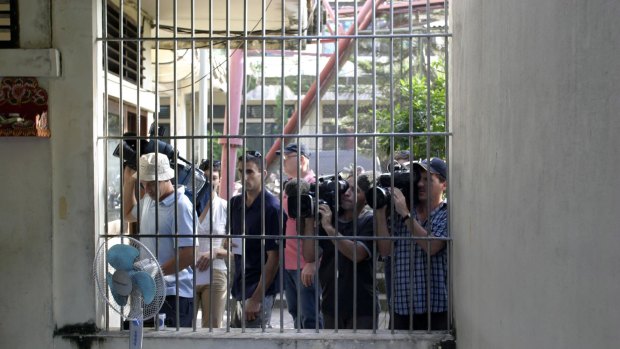 The Australian media at work while the Bali nine have medical checks at the Denpasar Police Station, Bali, in 2005.