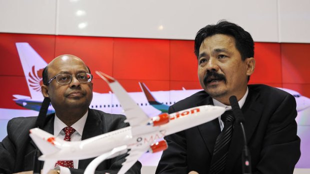 Rusdi Kirana, president of Lion Air, right, with inesh Keskar, senior vice president of Asia-Pacific and India sales for Boeing.