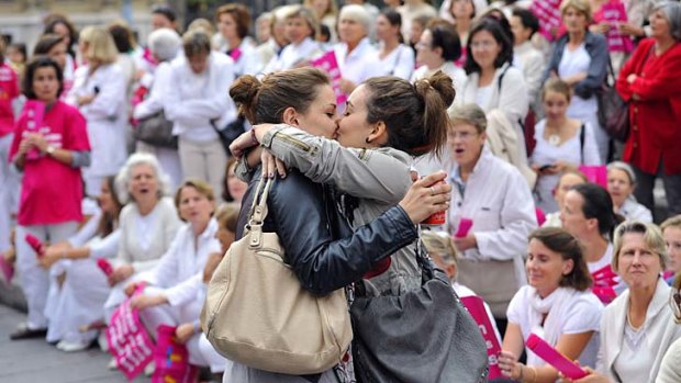Le Monde called the kiss one of the 'icons' of gay marriage.