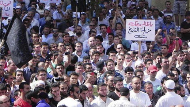 Kurdish demonstrators protest against Syria's President Bashar al-Assad in the Syrian town of Qamishli on October 8, 2011.