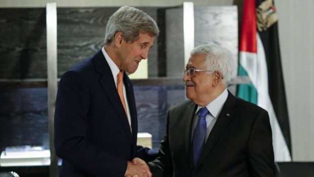 US Secretary of State John Kerry (L) shakes hands with Palestinian President Mahmoud Abbas in New York.