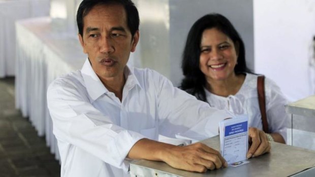 Jakarta governor   Joko Widodo, from the Indonesian Democratic Party-Struggle (PDI-P) party, and his wife Iriana cast their ballots.   A strong showing will make him the presidential front runner.