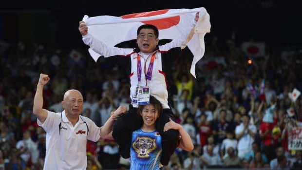 What a lift ... Saori Yoshida celebrate with her coaches.