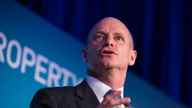 Queensland Premier Campbell Newman has avoided commenting on Clive Palmer's controversial remarks about Chinese people.