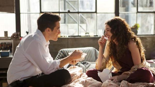 Jake Gyllenhaal and Anne Hathaway in Love &other drugs