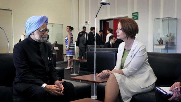State matters ... Julia Gillard meets the Indian Prime Minister, Manmohan Singh, in Mexico before flying to Rio.