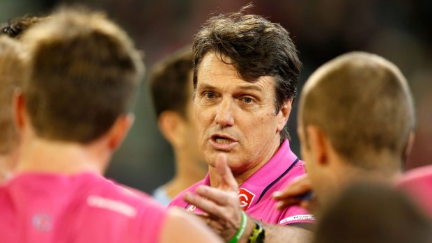 Paul Roos speaks with his players on the weekend.