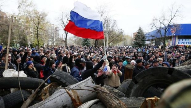 Pro-Russian protesters outside the police headquarters in Slaviansk.
