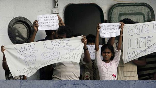 Sri Lankan asylum seekers who are refusing to disembark from their vessel after being intercepted in Indonesia, and say they want to go to New Zealand.
