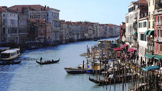 Expecting several thousand campaigners ... rally goers will be ferried across the Grand Canal in gondolas to deliver a "declaration of independence" to the headquarters of the Veneto regional government.